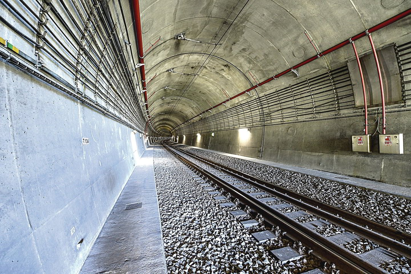 Pramoninis turizmas populiarėja. Lankytojus pagaliau įsileido ir Kauno tunelį jiems atvėrę geležinkelininkai.<br>V.Bilevičiaus nuotr.