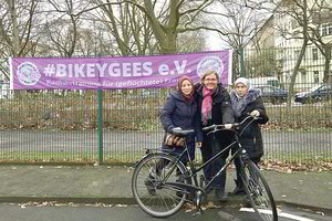 Paguodą pabėgėlės rado Vokietijoje išmokusios minti dviratį