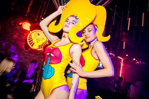 Nauja Godos Alijevos drabužių kolekcija per savaitgalį apskriejo du miestus