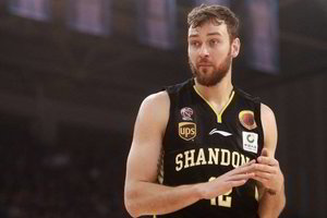 Donatas Motiejūnas įmetė 26 taškus, tačiau jo klubas krito nuo autsaiderio