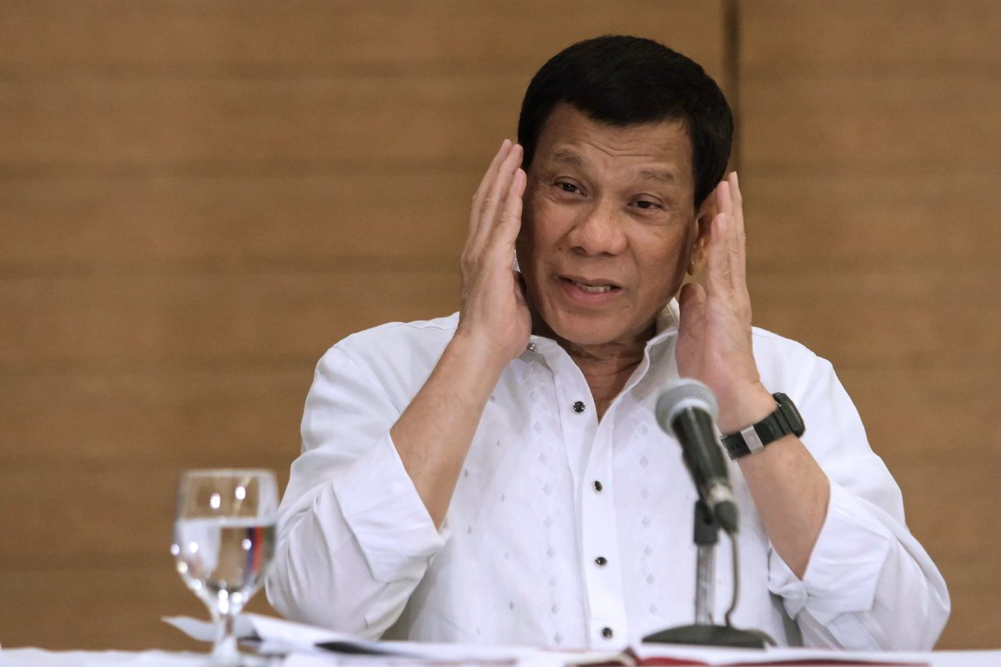  R.Duterte eilinį kartą įžeidė moteris.<br> AFP/„Scanpix“ nuotr.