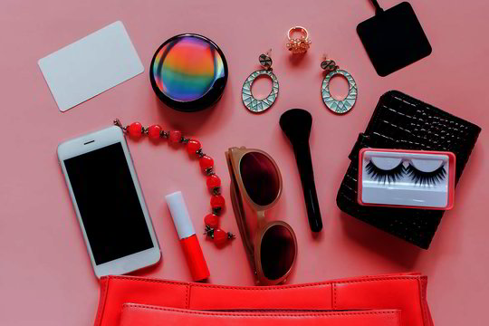 Specialistė patarė, ką būtina turėti žiemos kosmetinėje