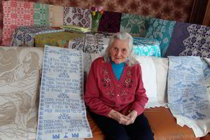 Himną išaudusi senolė ruošėsi į tremtį. Paskutinę akimirką  – stebuklas