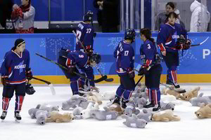 Korėjos moterų ledo ritulio rinktinė Pjongčage pelnė pirmąjį įvartį