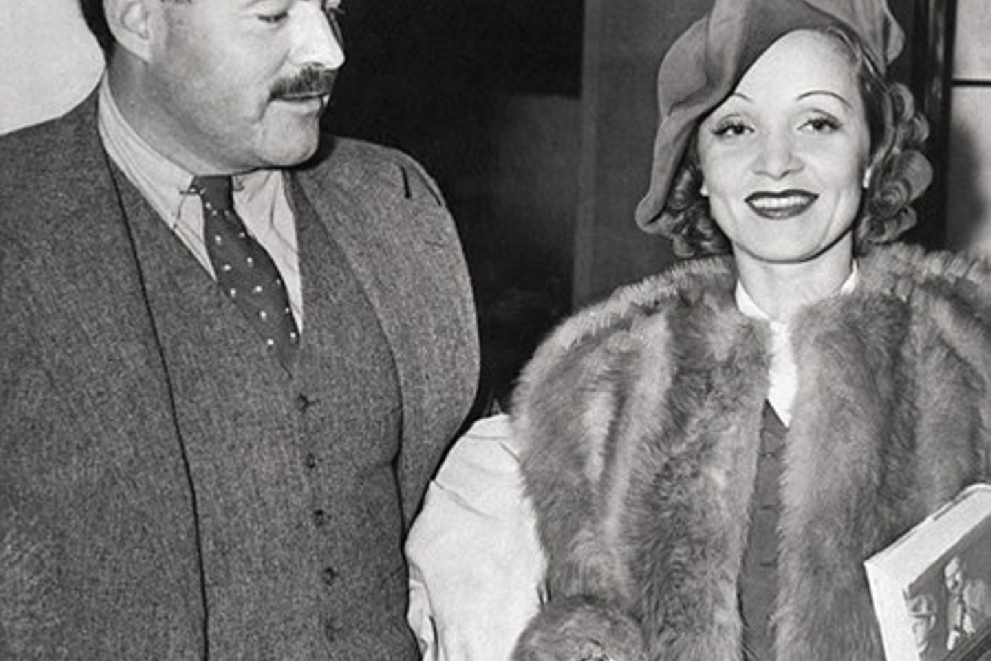 Rašytojas Ernestas Hemingway ir aktorė Marlene Dietrich. 