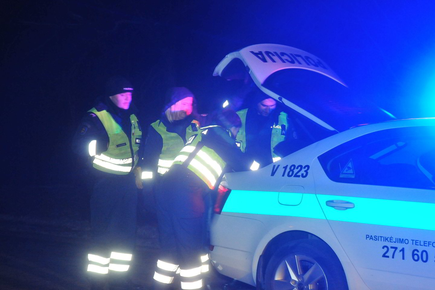  Vilniaus r. automobilis suvažinėjo moterį, ją partrenkęs girtas vairuotojas sulaikytas.<br> A.Vaitkevičiaus nuotr.