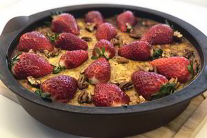 Varškės apkepas su bananais ir kriaušėmis prilygsta tortui