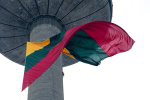 Ant Vilniaus televizijos bokšto suplevėsavo milžiniška trispalvė