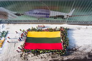 Lietuviai šimtmetį mini megzdami trispalves, bėgiodami ir važinėdami