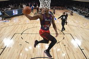 NBA Visų žvaigždžių savaitgalyje – įspūdingi snaiperių ir dėjimų meistrų šou