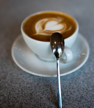 Kūdikį nuplikė karšta kava 