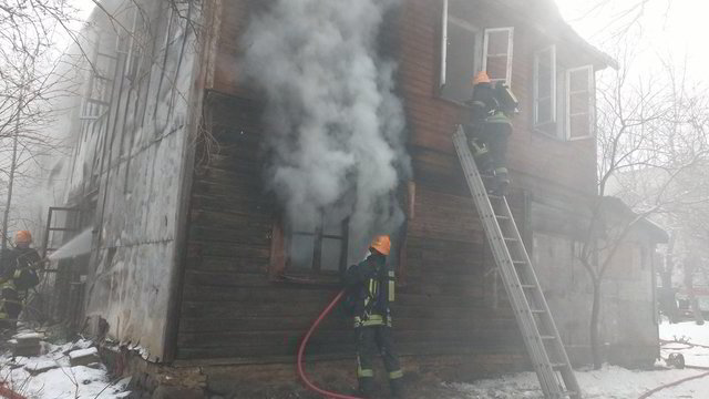 Sujudimas Žvėryno rajone: padegti du namai, pareigūnai ieško padegėjų