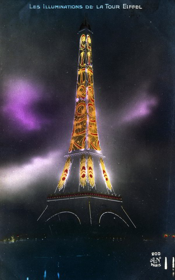 Kone dešimt metų – nuo 1925-ųjų iki 1934-ųjų – Eiffelio bokštas buvo lyg didžiulis reklaminis „Citroen“ kompanijos stendas.<br> Vidapress.com nuotr.