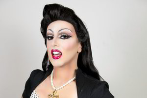 Vilniuje – religingo siciliečio šou, kuris scenoje virsta seksualia moterimi