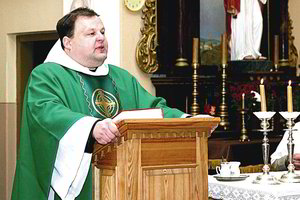 Kunigo bėdos: pėsčias ir be 300 eurų