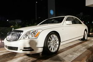 Turkmėnijos valdžia parodė, ką turi garaže – parduoda neįtikėtiną kiekį šarvuotų „Maybach“