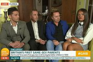 Gėjų išauginta dukra juos pačius apstulbino savo sprendimu