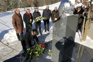 A. Brazausko inauguracijos 25-ųjų metinių proga Antakalnio kapinėse buriavosi politikai