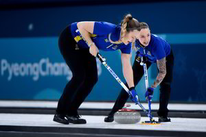 Moterų akmenslydžio turnyro finale žais švedės ir japonės