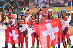 Olimpinės kalnų slidinėjimo varžybos baigėsi Šveicarijos komandos pergale