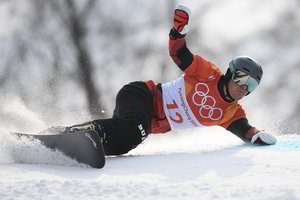 Olimpinių žaidynių snieglenčių paralelinio didžiojo slalomo auksas – šveicarui ir čekei
