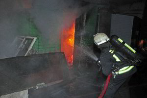 Kraupus gaisras Vilniaus daugiabutyje – moteris žuvo, senolis apsinuodijo dūmais