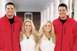 Vestuvės kvadratu: identiški dvyniai pasipiršo identiškoms dvynėms