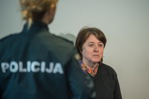 Buvusi sinoptikė siunčiama už grotų - sutuoktinį talžydavo viskuo, kas pakliuvo po ranka