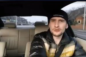 Emigranto elgesys prie vairo atima žadą – savo spektaklį transliavo tiesiogiai