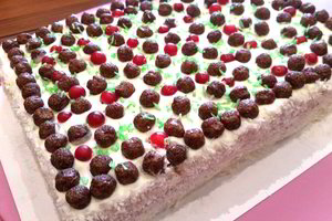 Vienas, du – ir pagaminta: nekeptas sausainių tortas su sutirštintu pienu