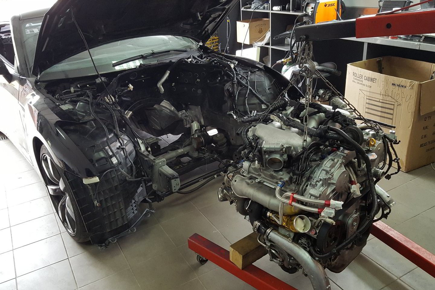 Užbaigus visus numatytus darbus šio „Nissan GT-R“ variklio galia sieks 1200 AG.<br>Gamintojo nuotr.