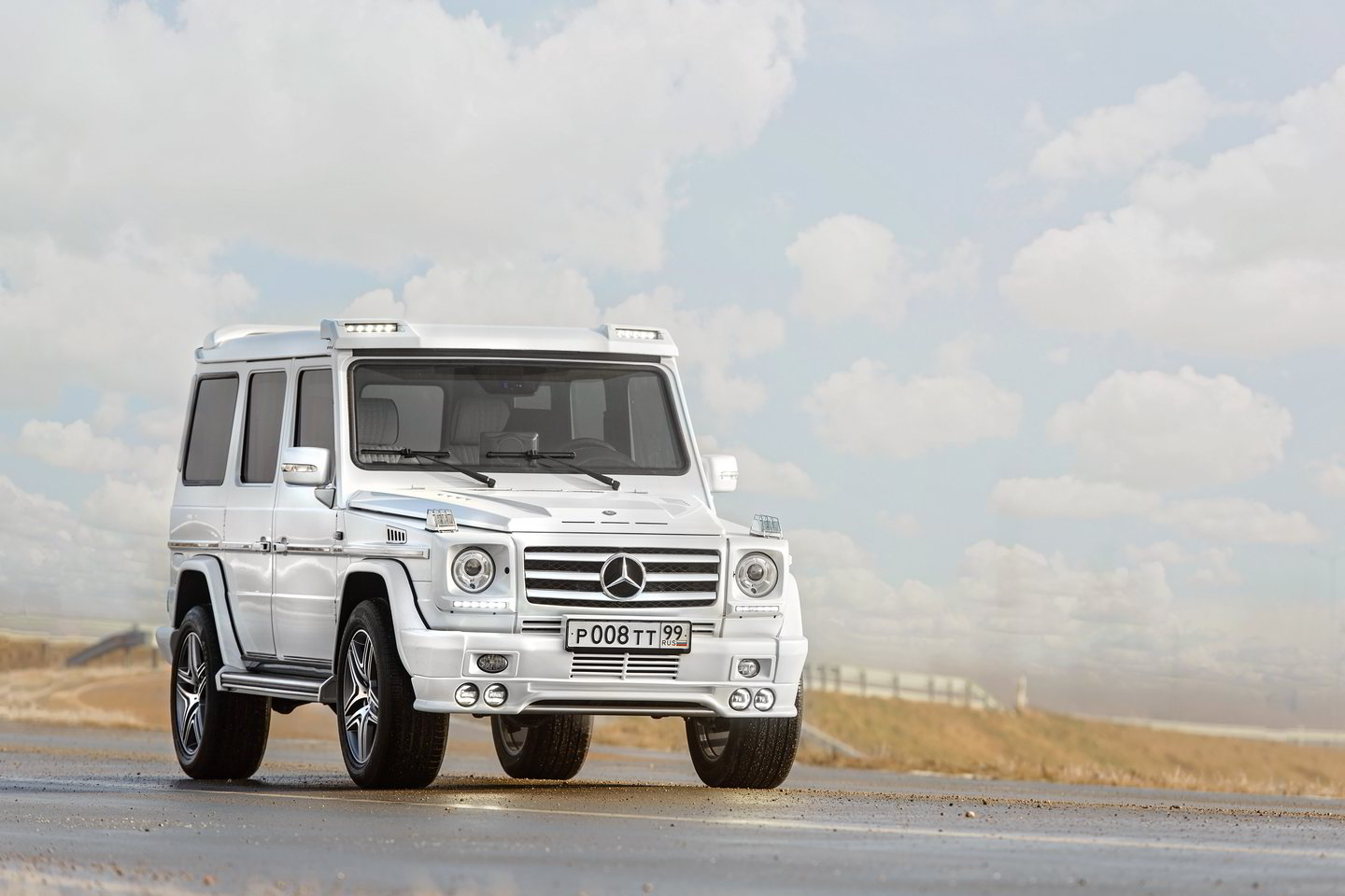  Šiaulių įmonėje „Autogedas“ rekonstruotas Rusijos turtuolio J.Abramovo G klasės „Mercedes-Benz“ jau išsiųstas užsakovui.<br> M.Rimdžiaus nuotr.