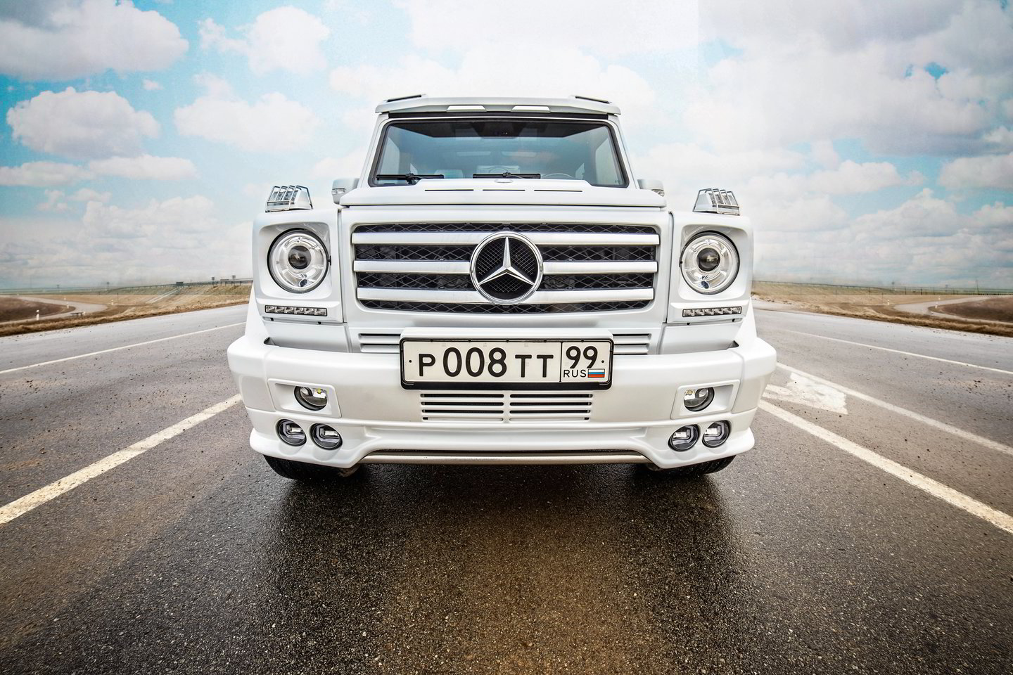  Šiaulių įmonėje „Autogedas“ rekonstruotas Rusijos turtuolio J.Abramovo G klasės „Mercedes-Benz“ jau išsiųstas užsakovui.<br> M.Rimdžiaus nuotr.