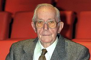 Mirė filmų apie Jamesą Bondą režisierius