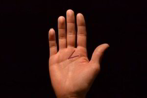 Įdėmiai apžiūrėkite delną: jei turite šią raidę, jums labai pasisekė