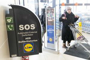 Visose „Lidl“ parduotuvėse – gyvybes gelbstintys defibriliatoriai