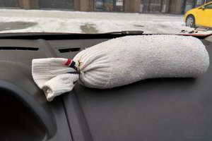 Erzina iš vidaus užšąlantis stiklas? Siūlo netikėtai pigų ir efektyvų sprendimo būdą