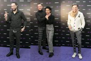 Prabangus telefonas į renginį pritraukė ir žinomus žmones