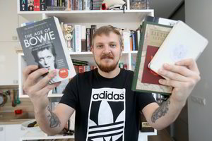 Su leidykla nesusikalbantis humoristas prašo nepirkti jo knygų