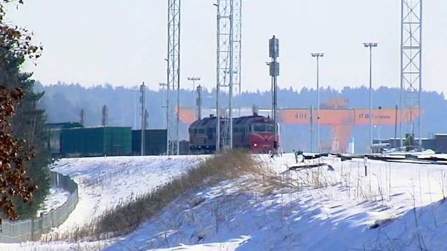 Traukinys partrenkė ir mirtinai sužalojo du sniegą valančius darbininkus
