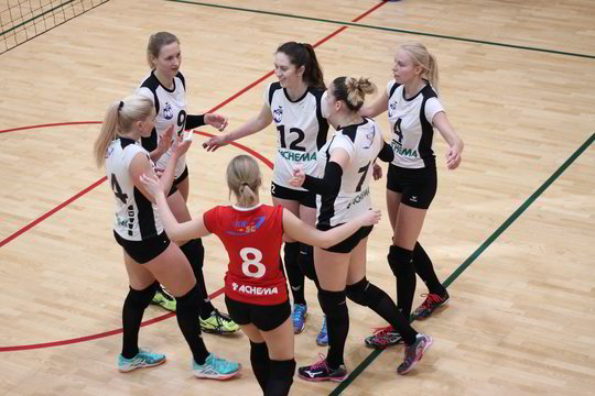 Lietuvos tinklinio čempionato atkrintamosios varžybos prasidėjo atkakliomis kovomis