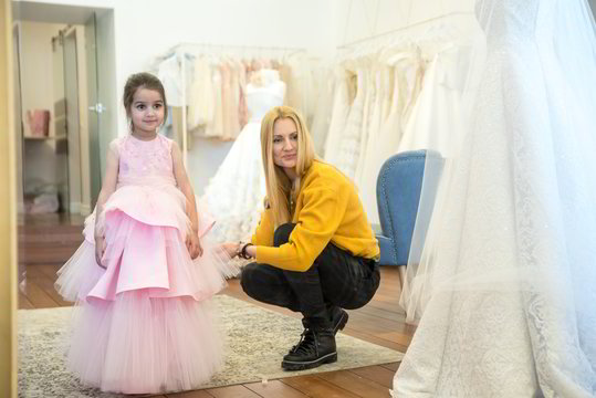 Artėjančiam Barbės gimtadieniui – keliais šimtais kristalų puošta suknelė