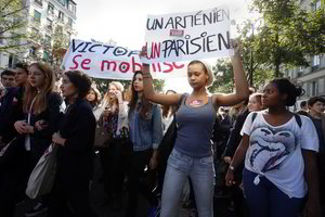 Po visuomenę supykdžiusių bylų Prancūzija teisiškai nustatys lytinės pilnametystės amžių