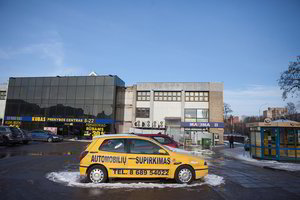 Kauno valdžia neapsikentė: baus „reklaminių“ automobilių savininkus