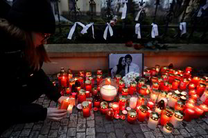 Europos Komisija ragina priimti žurnalistus ginančius įstatymus