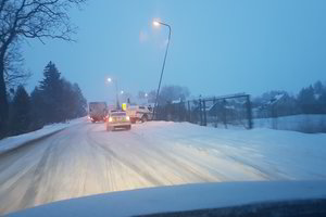 Į iškvietimą skubėjusių pareigūnų kelionę sustabdė stulpas ir tvora