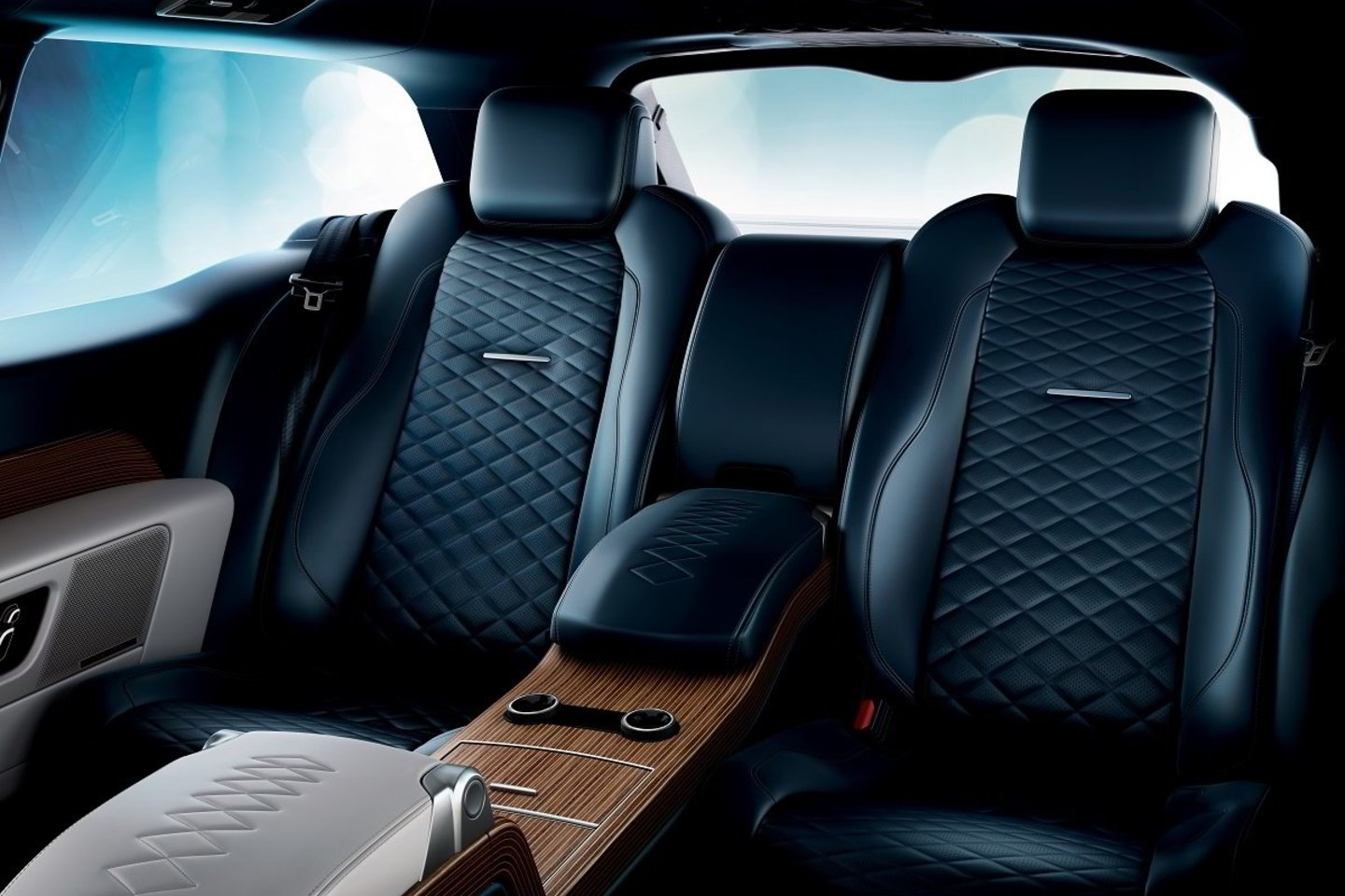 „Range Rover SV Coupe“ pardavimai prasidės 2018 metų rudenį.<br>Gamintojo nuotr.