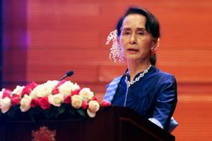 JAV Holokausto muziejus atšaukia Aung San Suu Kyi suteiktą žmogaus teisių apdovanojimą