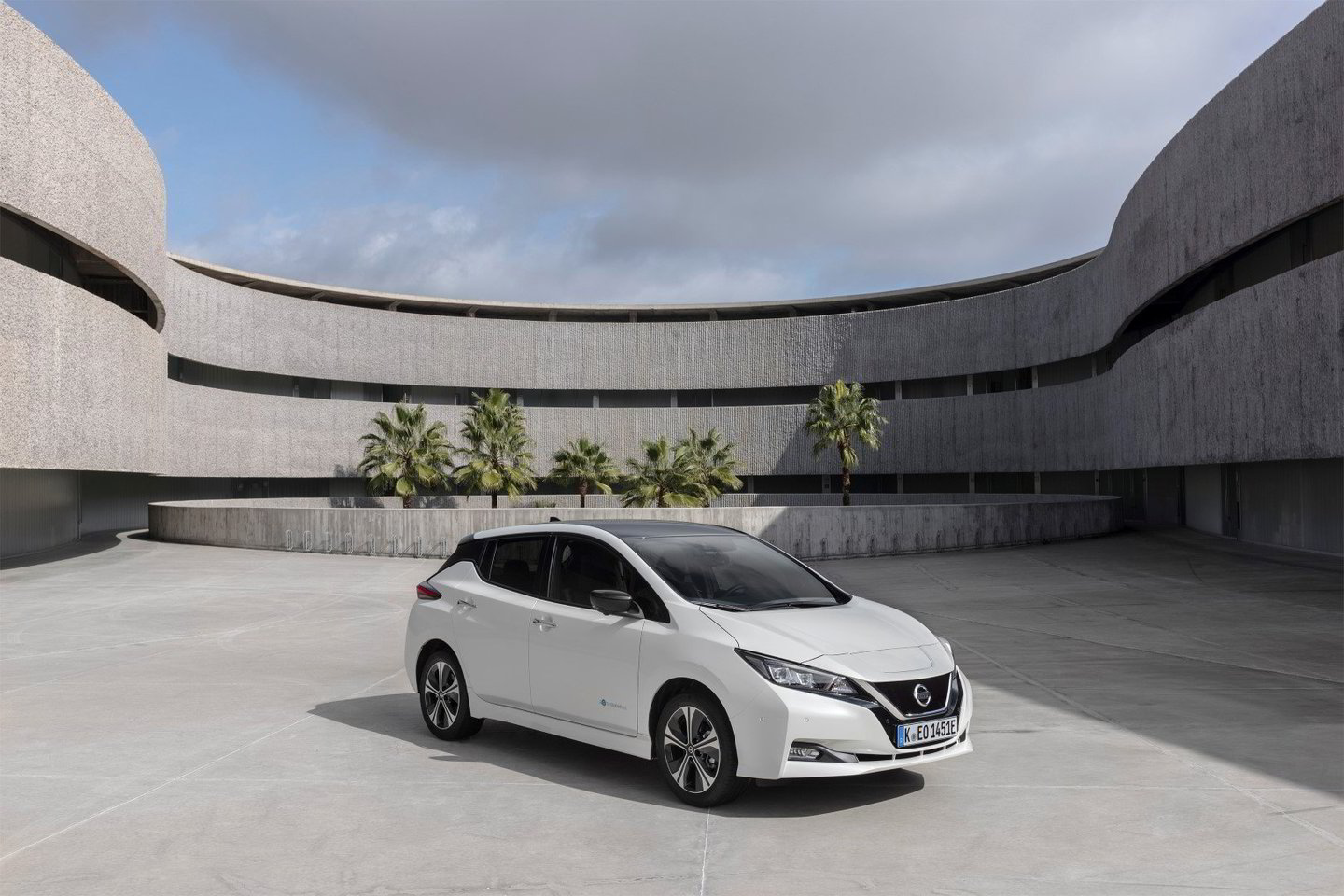 Antros kartos „Nissan Leaf“.<br>Gamintojo nuotr.