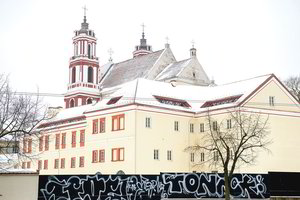 Stiklas ir betonas Vilniuje išdarko gražiausius praeities pastatus